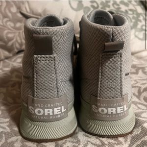 Sorel Sneakers Size 8 / Woman’s